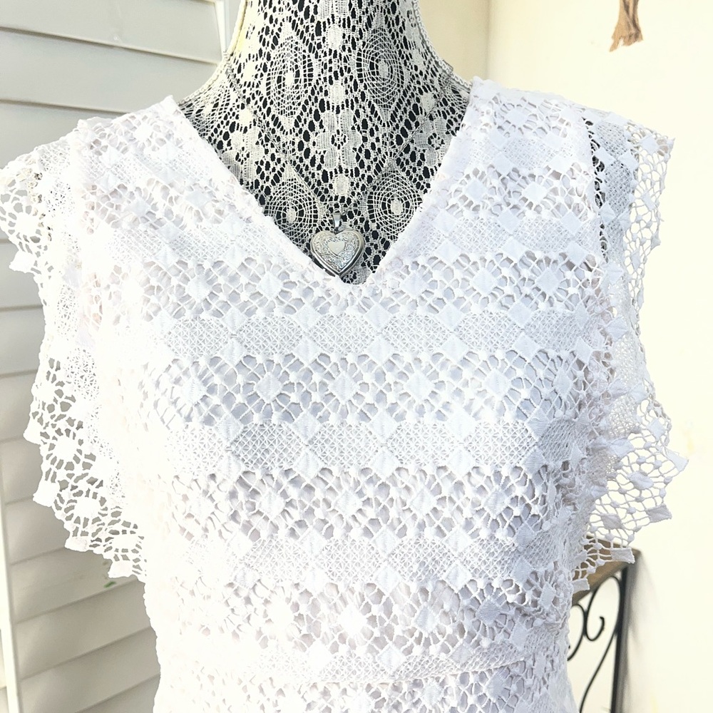 Chic Lace Midi Dress in White